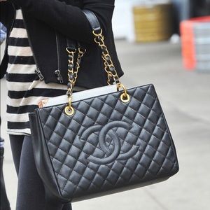 CHANEL Matrasse Caviar Skin GST Chain Tote Bag Black